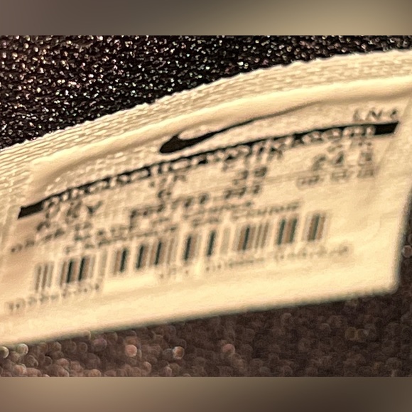 EUC NIKE Lebron James Sneakers - authentic - Picture 6 of 6